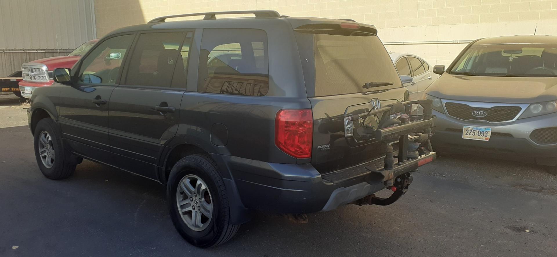 2004 Honda Pilot (2HKYF18594H) , located at 2015 Cambell Street, Rapid City, SD, 57701, (605) 342-8326, 44.066433, -103.191772 - CARFAX AVAILABLE - Photo#2